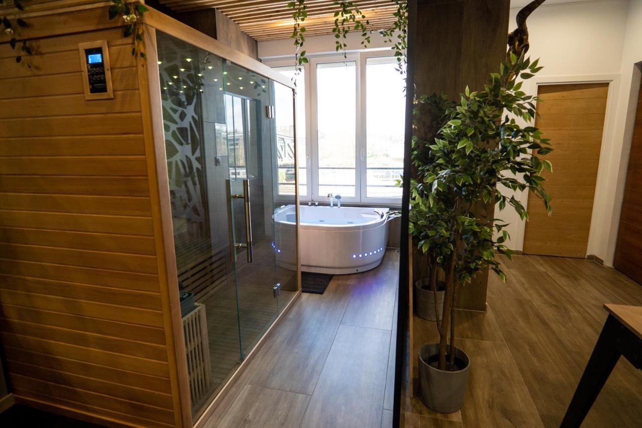 Capsule Wellness - Sauna - Balneo - Machine De Sport Privatif - Ps5 - 2 Chambres Valenciennes Exterior foto